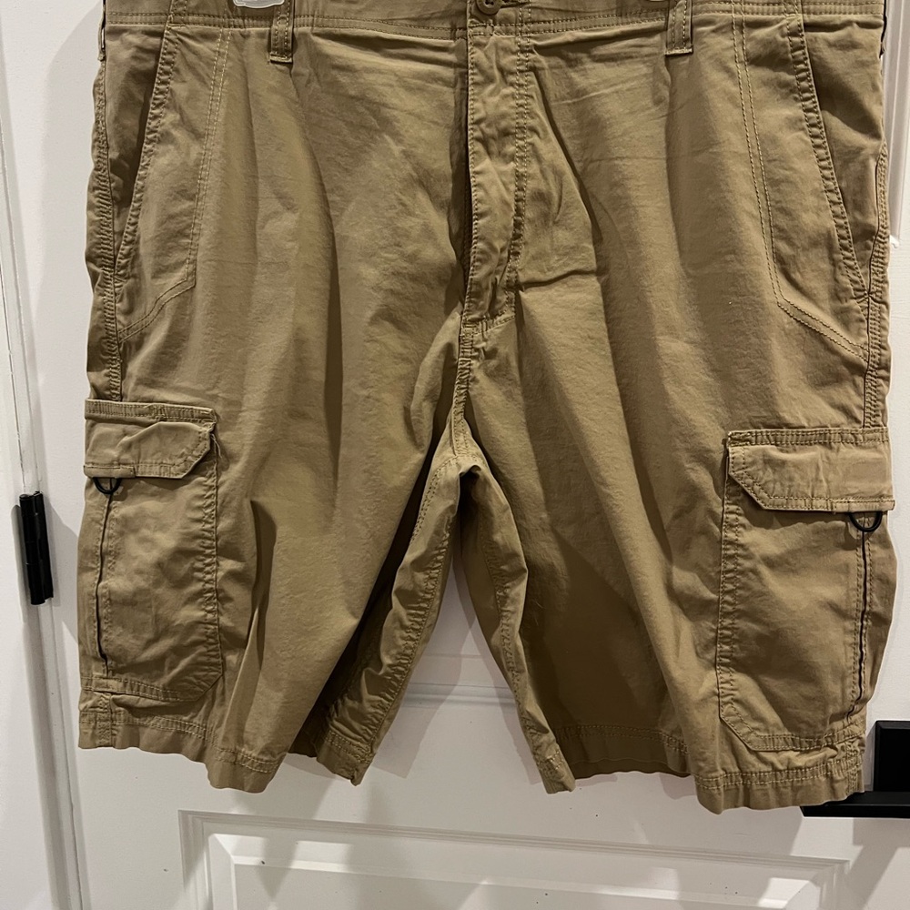 Lee Extreme Motion and Sonoma Tan Cargo Shorts with Classic Design
